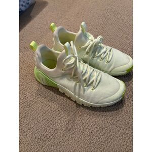Nike(WMNS) Nike Free Metcon 6 'Barely Volt Volt Volt Glow White'